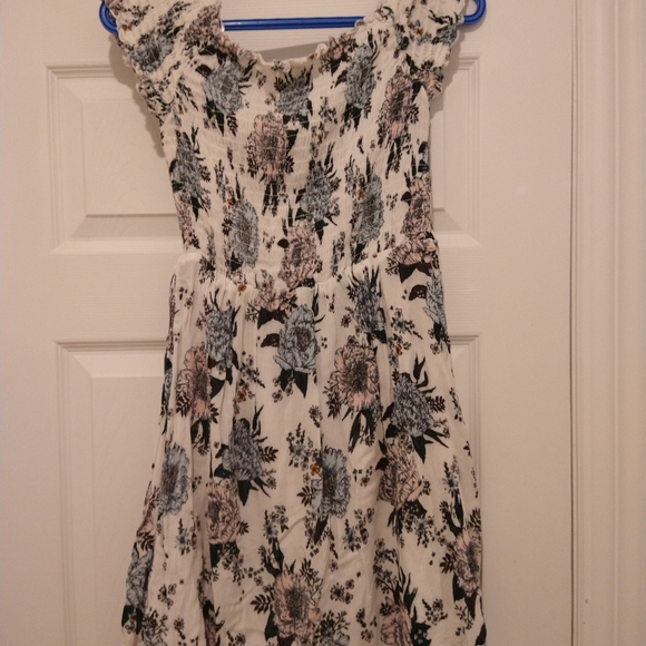 8 H&M Divided Pesant white with flowers dress - Picture 3 of 3